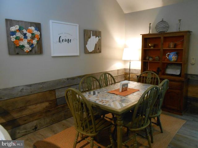 442 FOGGY BOTTOM LN, Berkeley Springs, WV 25411