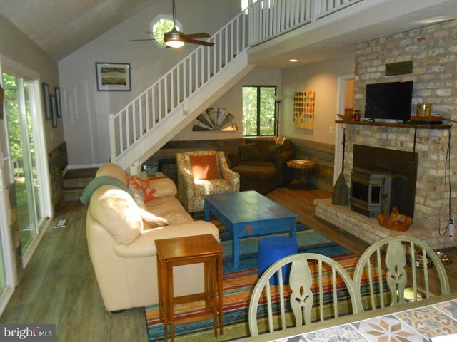 442 FOGGY BOTTOM LN, Berkeley Springs, WV 25411