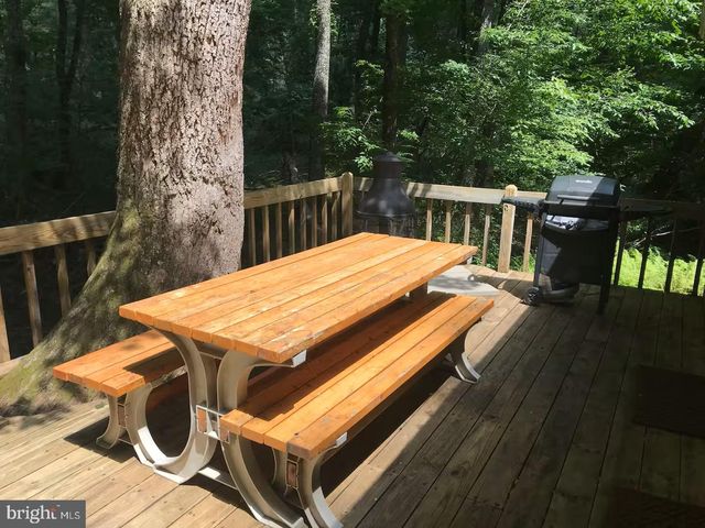 442 FOGGY BOTTOM LN, Berkeley Springs, WV 25411