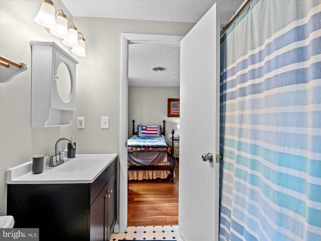 442 FOGGY BOTTOM LN, Berkeley Springs, WV 25411
