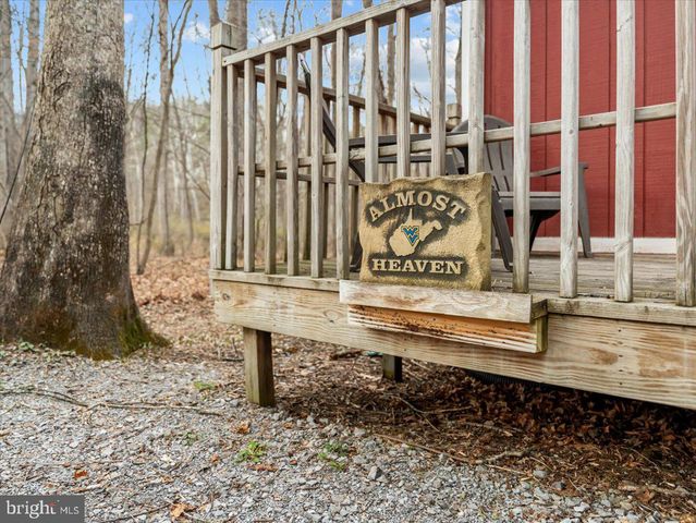 442 FOGGY BOTTOM LN, Berkeley Springs, WV 25411
