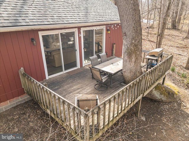 442 FOGGY BOTTOM LN, Berkeley Springs, WV 25411