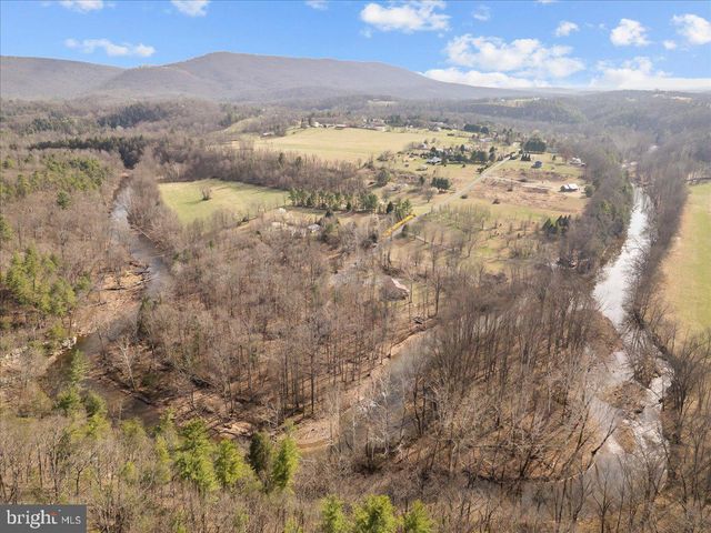442 FOGGY BOTTOM LN, Berkeley Springs, WV 25411