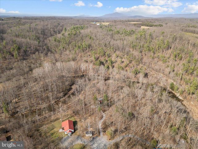442 FOGGY BOTTOM LN, Berkeley Springs, WV 25411
