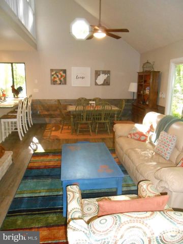 442 FOGGY BOTTOM LN, Berkeley Springs, WV 25411