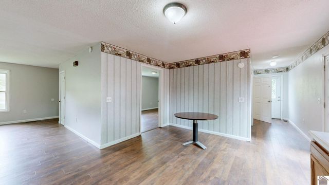 485 Lakeshore Dr, Mayfield, KY 42066