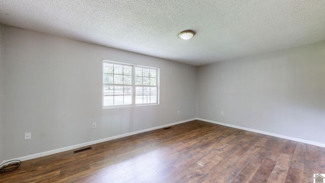 485 Lakeshore Dr, Mayfield, KY 42066