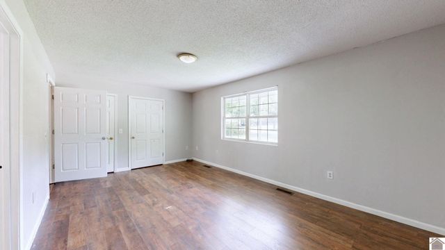 485 Lakeshore Dr, Mayfield, KY 42066