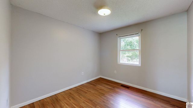 485 Lakeshore Dr, Mayfield, KY 42066