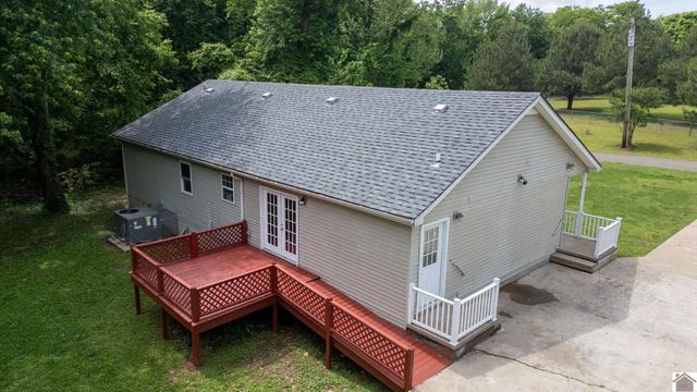 485 Lakeshore Dr, Mayfield, KY 42066
