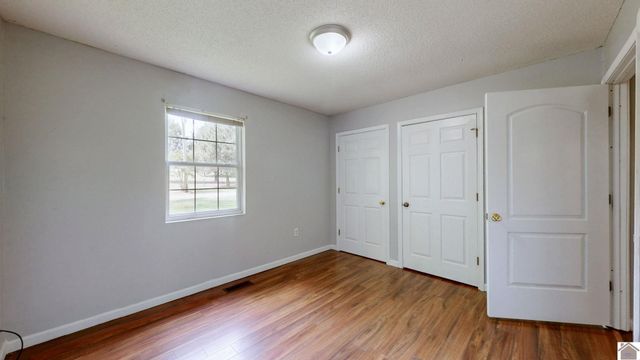 485 Lakeshore Dr, Mayfield, KY 42066