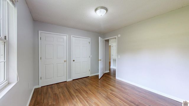 485 Lakeshore Dr, Mayfield, KY 42066