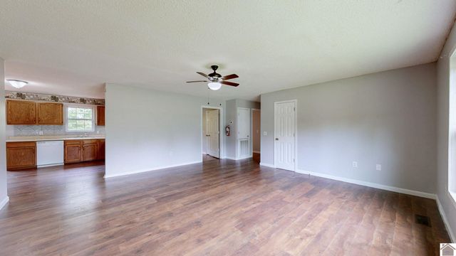 485 Lakeshore Dr, Mayfield, KY 42066