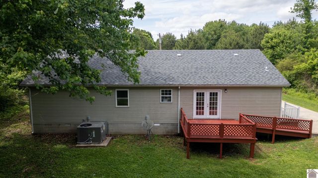 485 Lakeshore Dr, Mayfield, KY 42066