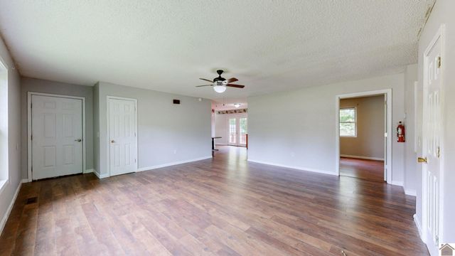 485 Lakeshore Dr, Mayfield, KY 42066