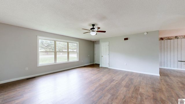 485 Lakeshore Dr, Mayfield, KY 42066