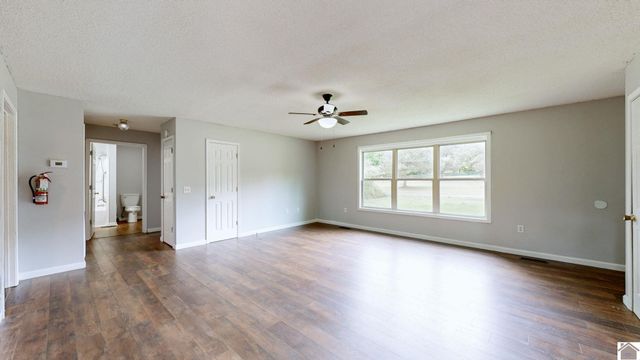485 Lakeshore Dr, Mayfield, KY 42066