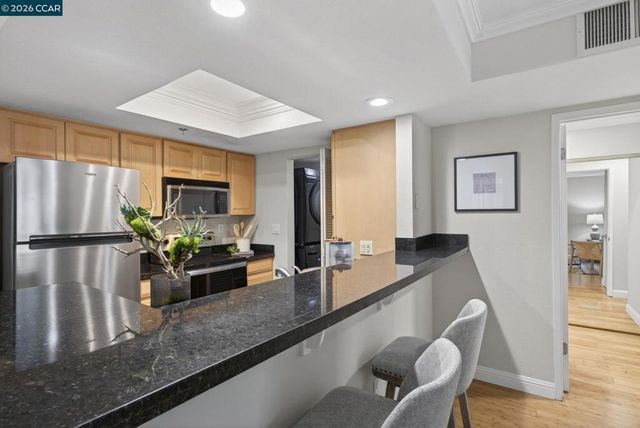 2560 Oak Rd 120, Walnut Creek, CA 94597