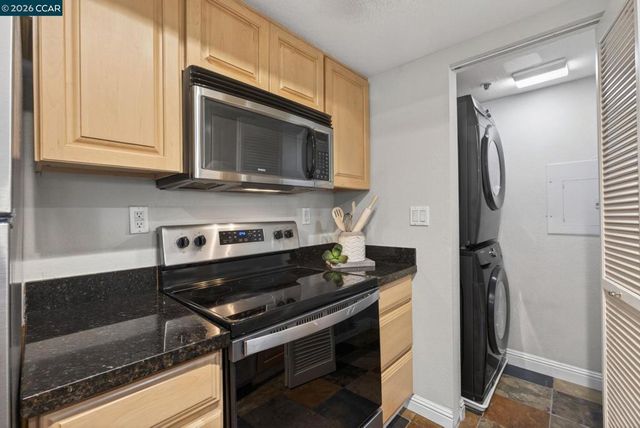 2560 Oak Rd 120, Walnut Creek, CA 94597