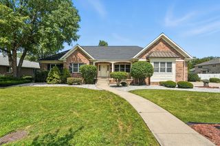 1121 Boxwood Drive, Munster, IN 46321