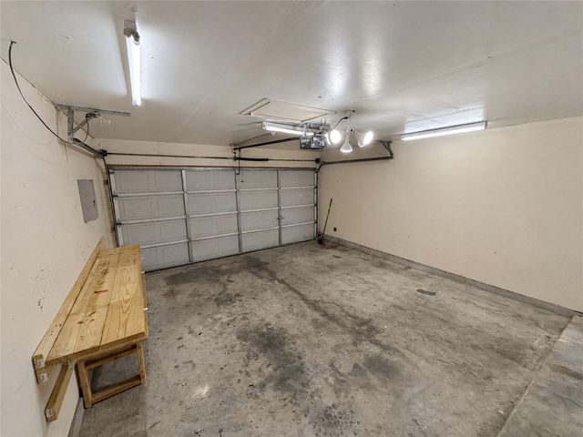 2805 Tyler LN, Taylor, TX 76574