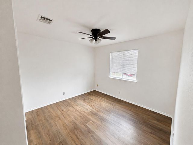 2805 Tyler LN, Taylor, TX 76574