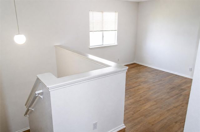2805 Tyler LN, Taylor, TX 76574