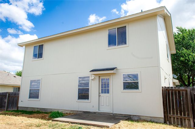 2805 Tyler LN, Taylor, TX 76574