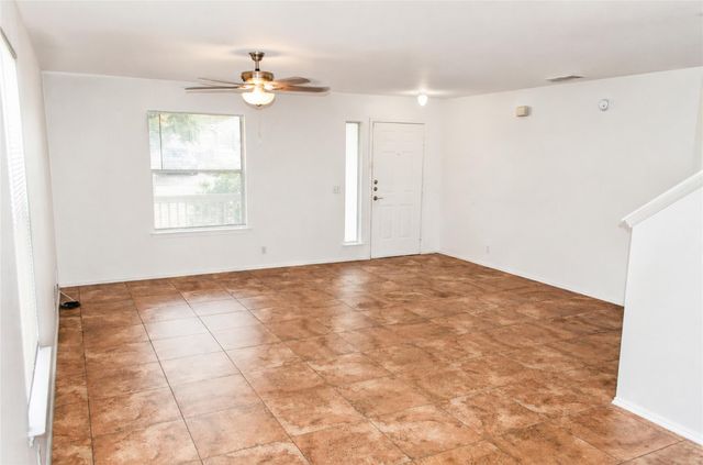 2805 Tyler LN, Taylor, TX 76574