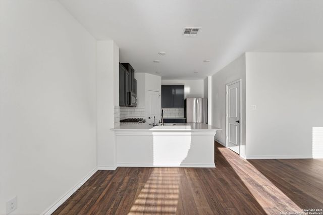 14430 Calaveras, Elmendorf, TX 78112