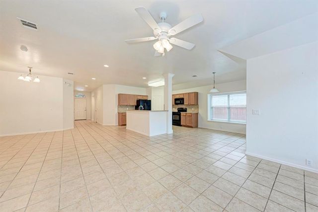 412 Golden Eagle LN, Leander, TX 78641
