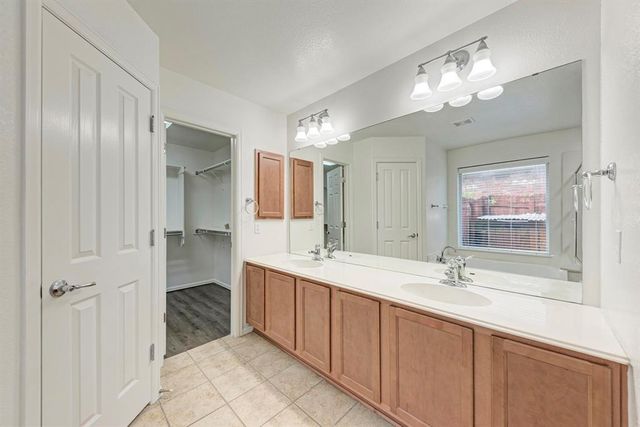 412 Golden Eagle LN, Leander, TX 78641