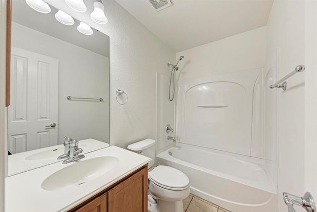 412 Golden Eagle LN, Leander, TX 78641