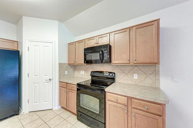 412 Golden Eagle LN, Leander, TX 78641