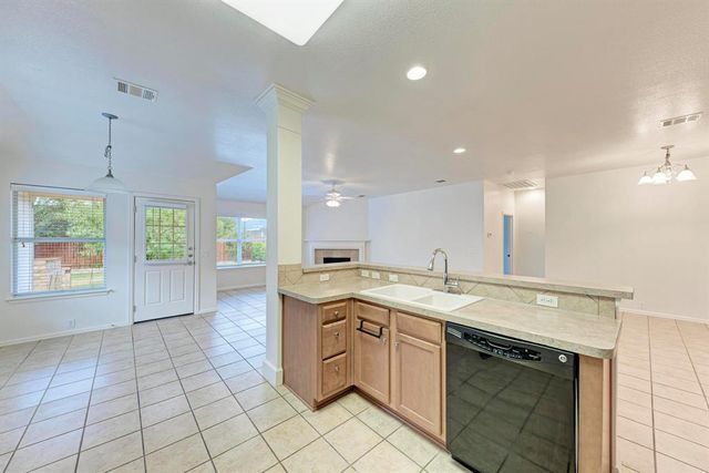 412 Golden Eagle LN, Leander, TX 78641