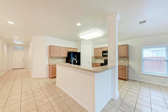 412 Golden Eagle LN, Leander, TX 78641