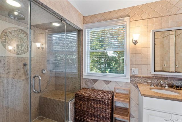 20 Alanson Lane, Hampton Bays, NY 11946