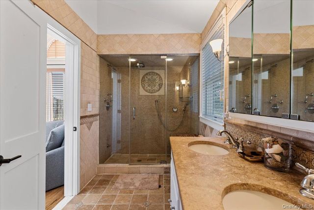 20 Alanson Lane, Hampton Bays, NY 11946