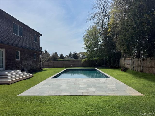 20 Alanson Lane, Hampton Bays, NY 11946