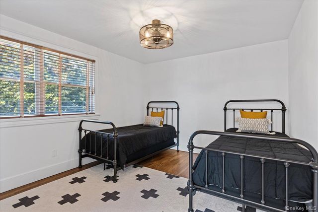 20 Alanson Lane, Hampton Bays, NY 11946