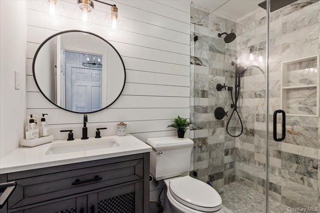 20 Alanson Lane, Hampton Bays, NY 11946