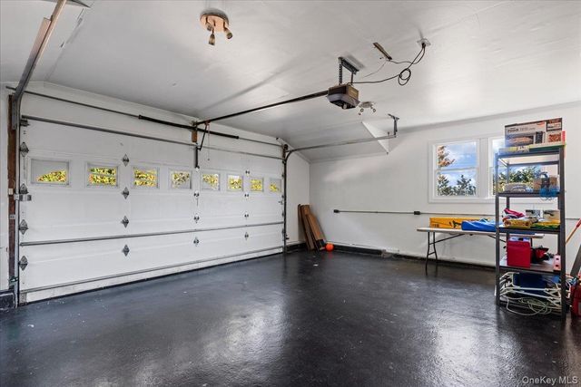 20 Alanson Lane, Hampton Bays, NY 11946