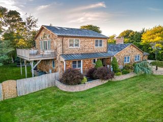 20 Alanson Lane, Hampton Bays, NY 11946
