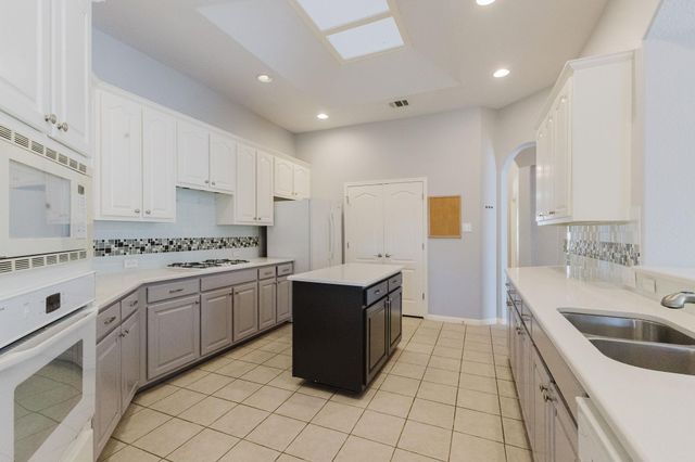 2915 Cashell Wood DR, Cedar Park, TX 78613