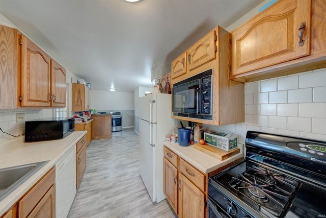 6612 E Oak Street, Evansville, IN 47715
