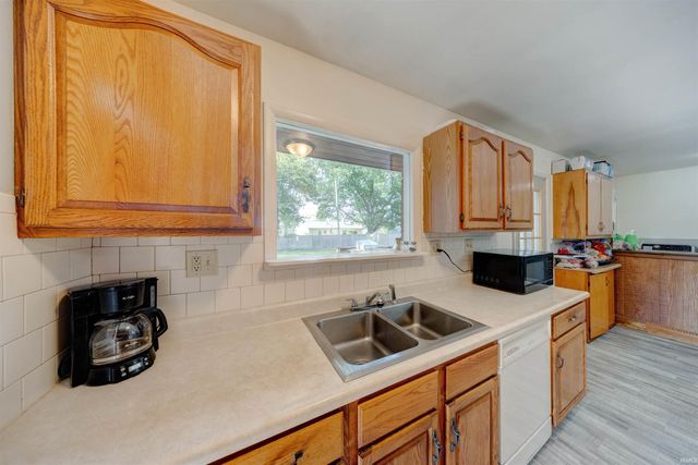 6612 E Oak Street, Evansville, IN 47715