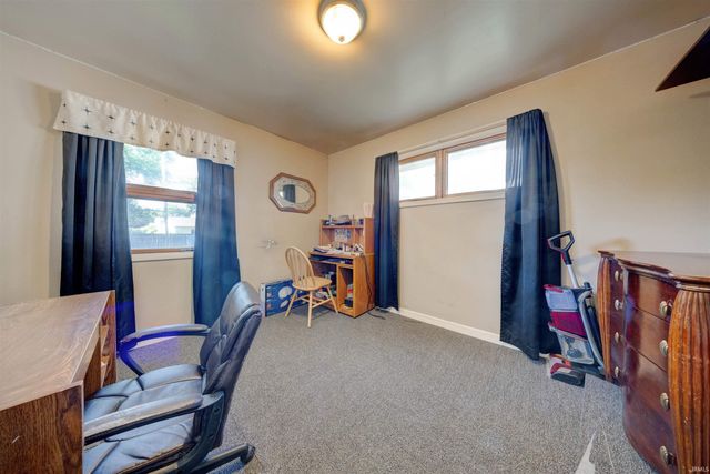 6612 E Oak Street, Evansville, IN 47715