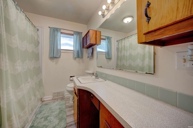6612 E Oak Street, Evansville, IN 47715