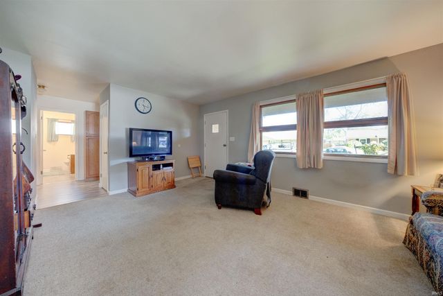 6612 E Oak Street, Evansville, IN 47715
