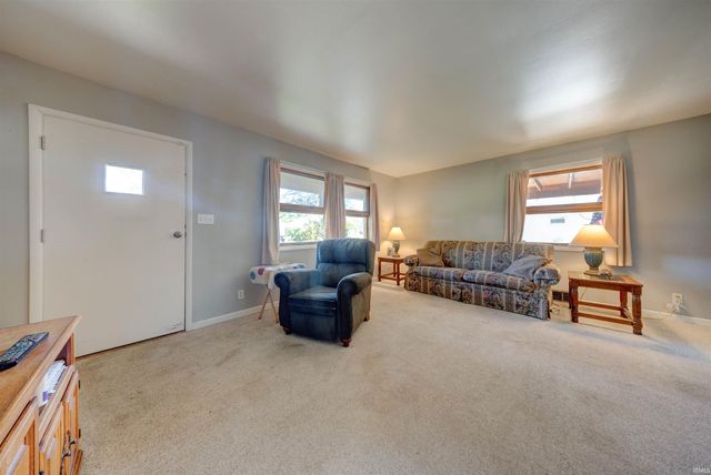 6612 E Oak Street, Evansville, IN 47715